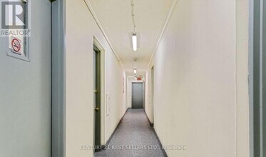 990 O'Connor Dr in Toronto, ON - Building Photo - Building Photo