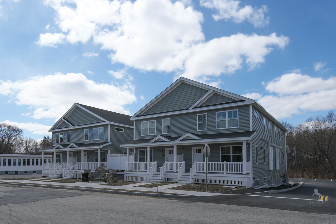 Folger's  Landing in Dover, NH - Building Photo