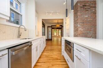 27 Hubinger St in New Haven, CT - Building Photo - Building Photo