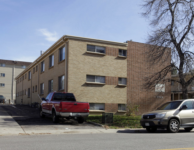 Kirkmore Apartments in Littleton, CO - Building Photo - Building Photo