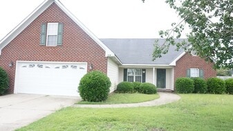 104 Nesting Ln in Raeford, NC - Building Photo