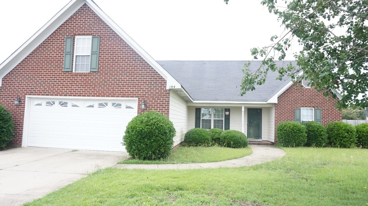 104 Nesting Ln in Raeford, NC - Building Photo