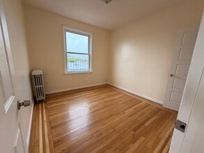 1959 Hobart Ave, Unit 5 in Bronx, NY - Foto de edificio - Building Photo