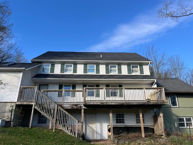 851 Woods Hollow Rd, Unit A in Westford, VT - Foto de edificio - Building Photo