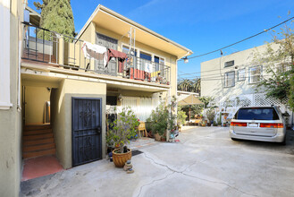 1006 N Heliotrope Dr in Los Angeles, CA - Building Photo - Building Photo