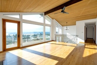 8234 NE 115th Pl in Kirkland, WA - Building Photo - Building Photo