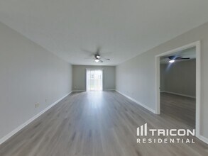 581 Grassy Bend Dr in Greenwood, IN - Foto de edificio - Building Photo