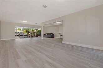 2217 NE 20th Ave in Wilton Manors, FL - Building Photo - Building Photo