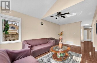 104 Larkspur Rd in Brampton, ON - Building Photo - Building Photo
