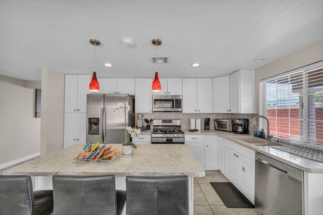 2269 McCoig Ave in Las Vegas, NV - Building Photo