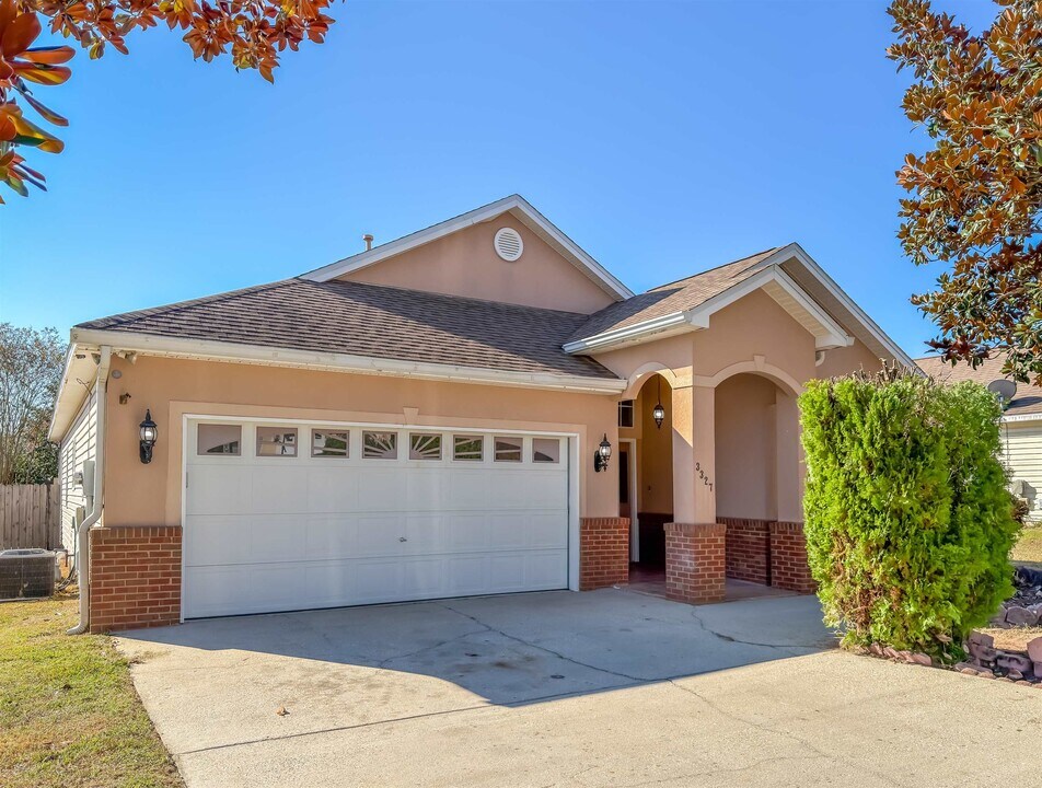 3327 Dartmouth Dr in Tallahassee, FL - Building Photo