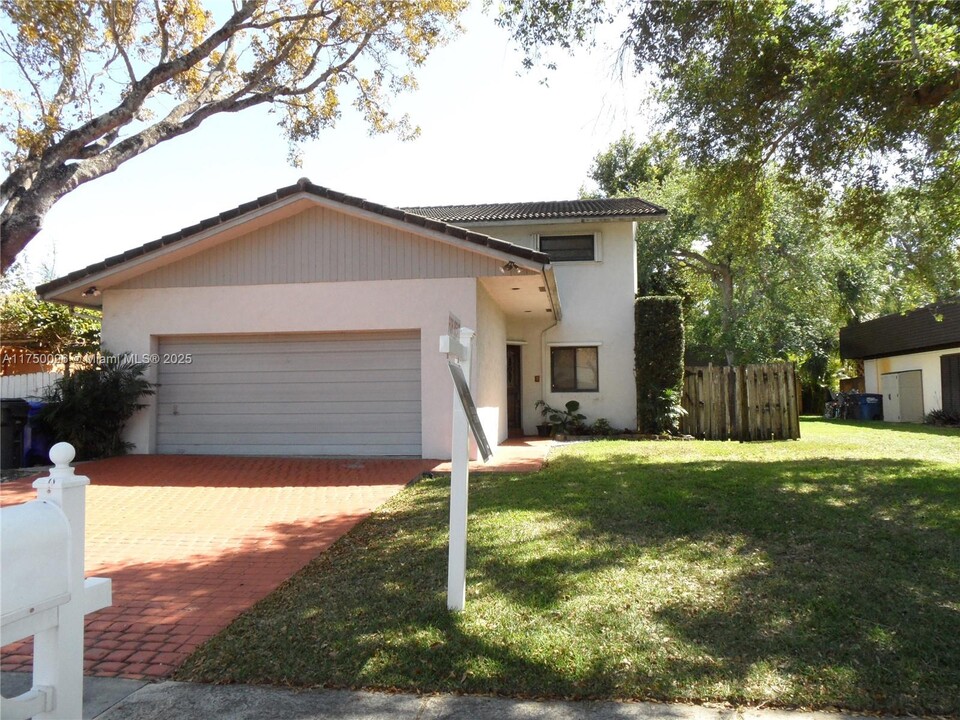 3670 Farragut St in Hollywood, FL - Building Photo