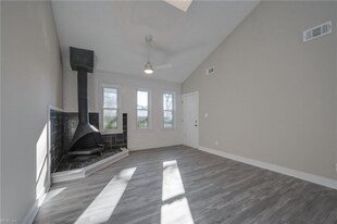 4513 Lookout Rd in Virginia Beach, VA - Building Photo