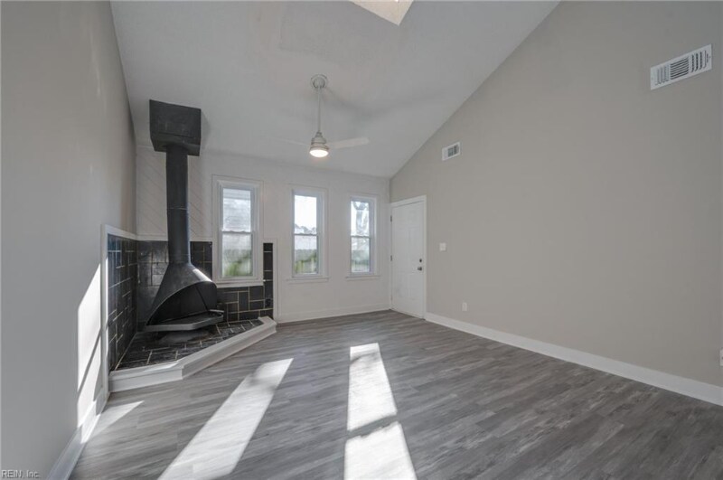 4513 Lookout Rd in Virginia Beach, VA - Foto de edificio