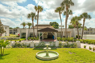 Boulevard Club in Seminole, FL - Building Photo - Building Photo