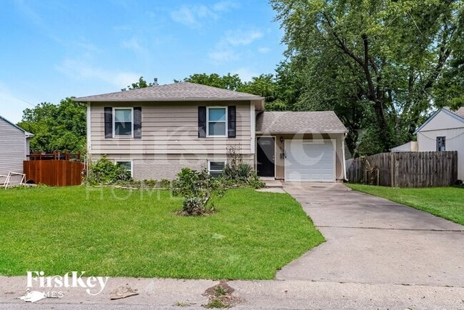 property at 19112 E Ponca Dr