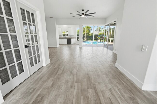 4423 Shark Dr in Bradenton, FL - Foto de edificio - Building Photo