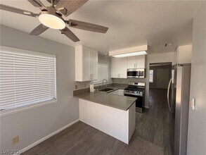 1593 Teardrop St in Las Vegas, NV - Building Photo - Building Photo