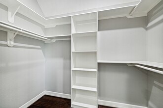 4908 McKinney St in Houston, TX - Foto de edificio - Building Photo