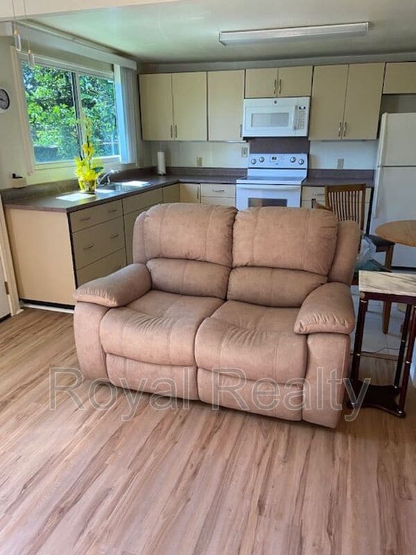 2546 Komo Mai Dr in Pearl City, HI - Building Photo - Building Photo