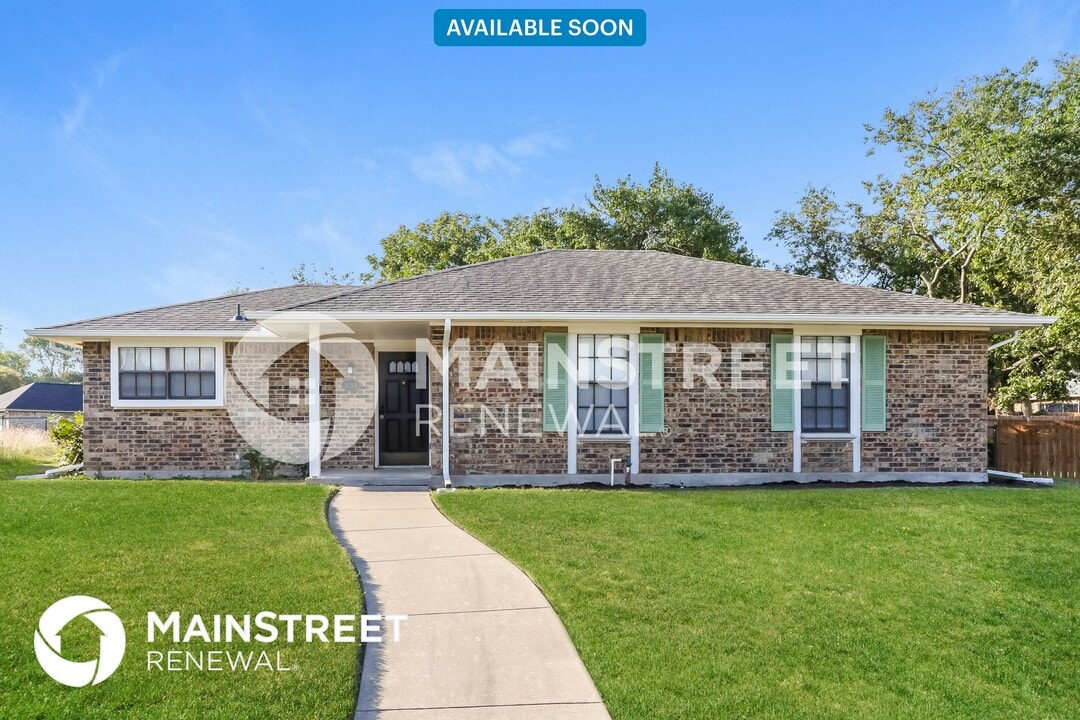 1134 Cedar Ridge Cir in Desoto, TX - Building Photo