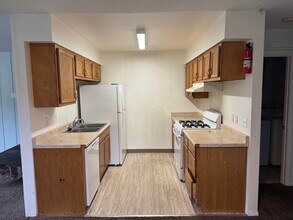 276 Fireoved Dr, Unit 2 in Anchorage, AK - Building Photo - Building Photo