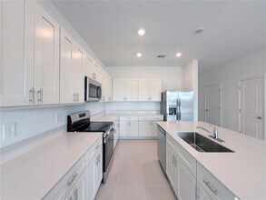 388 Sol Vis Dr in Dundee, FL - Building Photo - Building Photo