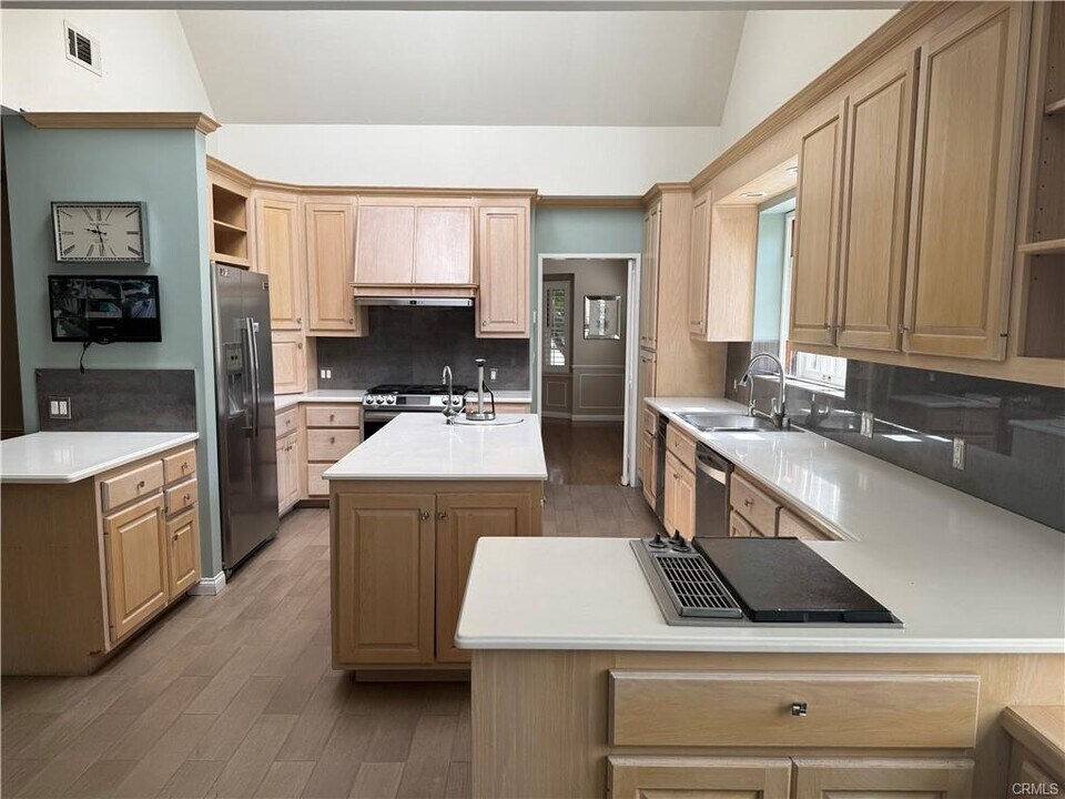 2450 Melville Dr in San Marino, CA - Building Photo