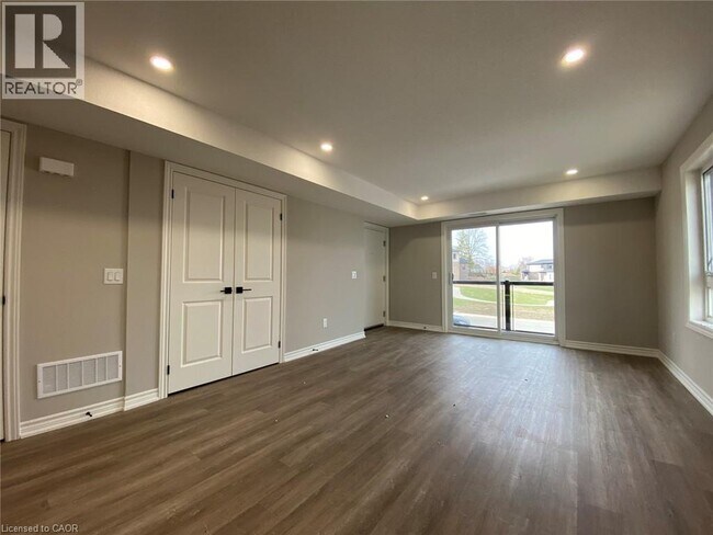 265 Chapel Hill Dr in Kitchener, ON - Building Photo - Building Photo