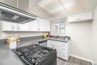 2891 Canyon Crest Dr in Riverside, CA - Building Photo - Building Photo