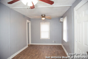 208 Parkview Dr in San Antonio, TX - Building Photo - Building Photo