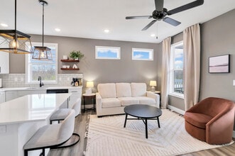 214 Great Loop E Dr in Ottawa, IL - Foto de edificio - Building Photo