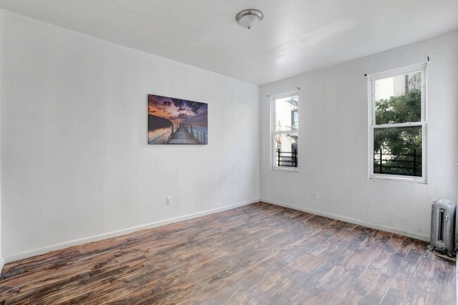 1241 College Ave, Unit 2B in Bronx, NY - Foto de edificio - Building Photo