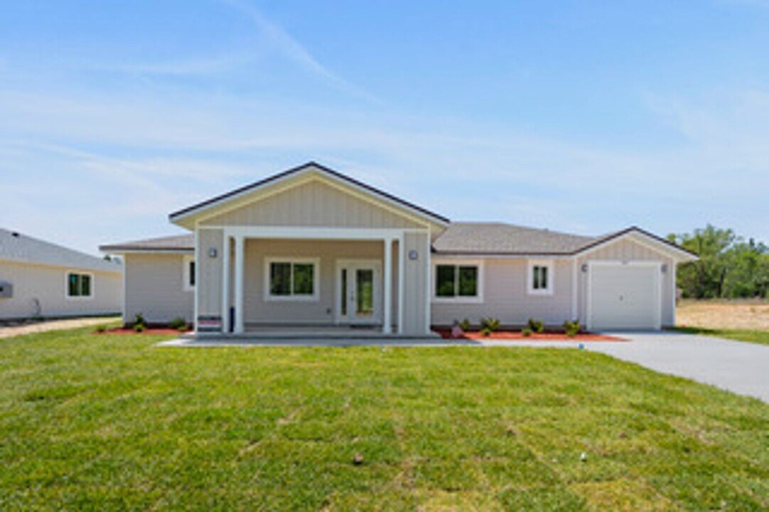 147 Hartford St in Hawthorne, FL - Building Photo
