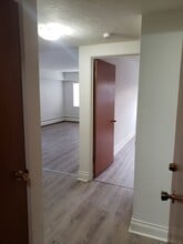 908 Cook St in Victoria, BC - Building Photo - Building Photo