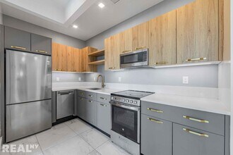 1801 Broadway in Brooklyn, NY - Foto de edificio - Building Photo