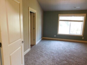 655 Ratcliff Dr SE in Salem, OR - Building Photo - Building Photo