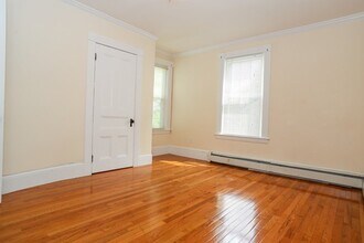 51 Grand St, Unit # 2 in Leominster, MA - Foto de edificio - Building Photo