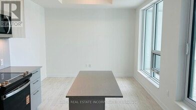 500 Plains Rd E in Burlington, ON - Building Photo - Building Photo