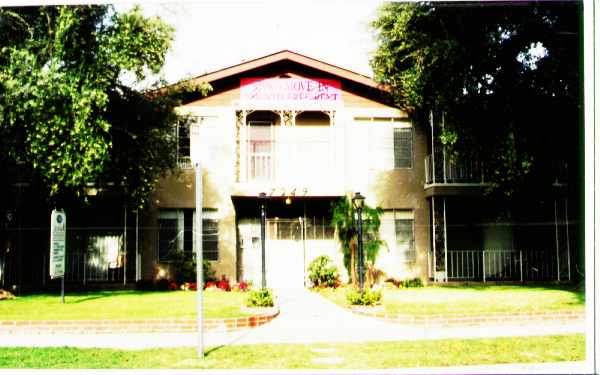 Jordan Apartments in Canoga Park, CA - Building Photo - Building Photo