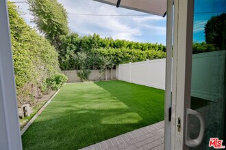 4424 Noble Ave in Los Angeles, CA - Building Photo - Building Photo