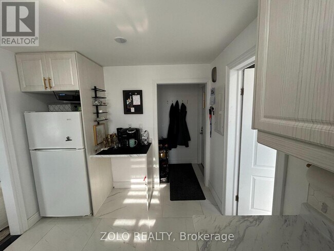 2 Evans St in Belleville, ON - Building Photo - Building Photo