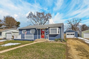 7407 Saturn St in Loves Park, IL - Building Photo