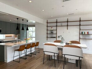 857 1/2 Hyperion Ave in Los Angeles, CA - Foto de edificio - Building Photo