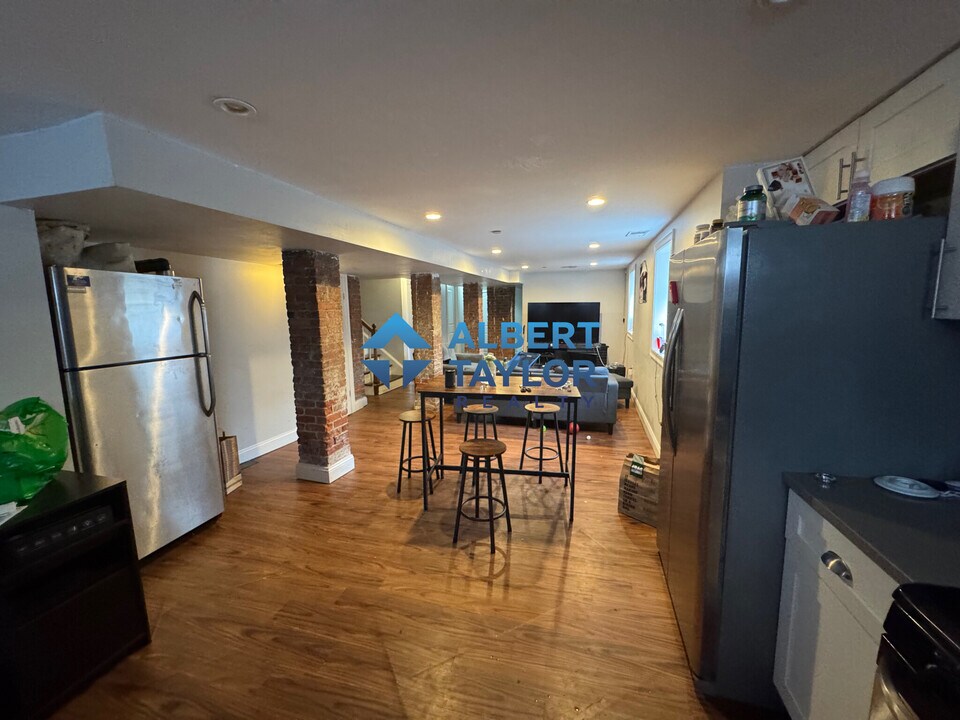 998 Tremont St, Unit 1 in Boston, MA - Building Photo