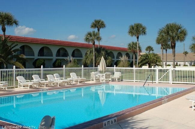 21 Dondanville Rd, Unit 25 in St. Augustine, FL - Foto de edificio - Building Photo