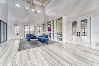 7417 Sungold Meadow Ct in Apollo Beach, FL - Foto de edificio - Building Photo