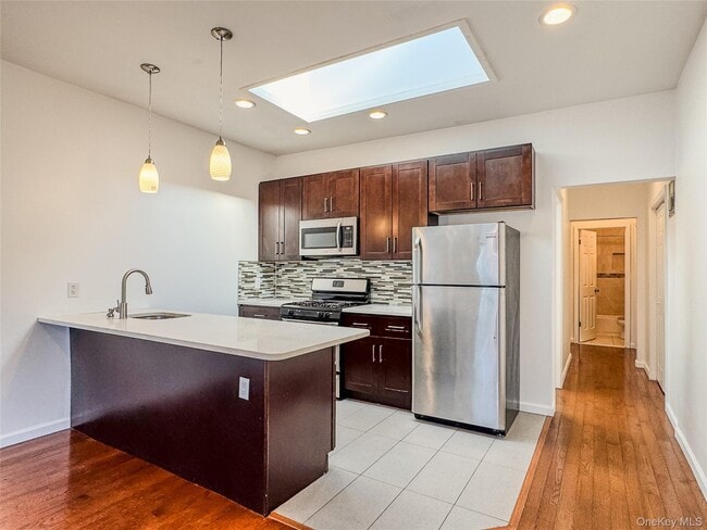 209-211-211 Main St in Farmingdale, NY - Building Photo - Building Photo