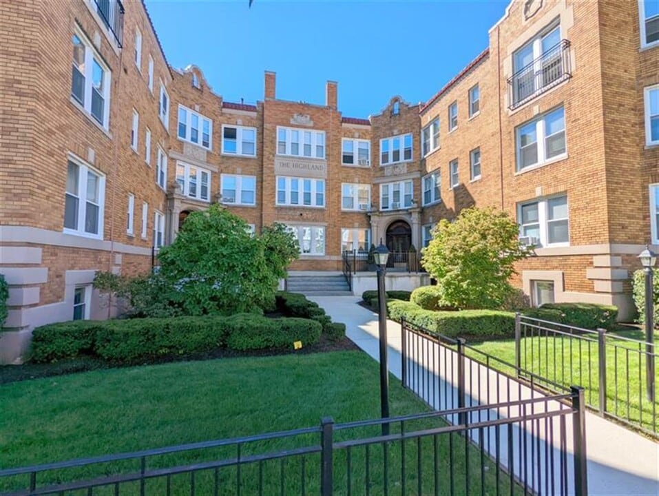 167 Maple St, Unit #110 in Malden, MA - Foto de edificio