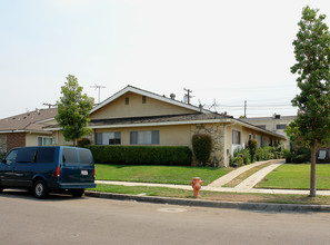 1017 N Shattuck Pl in Orange, CA - Building Photo - Building Photo